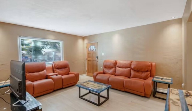 Cagua Uptown home, close to everything!