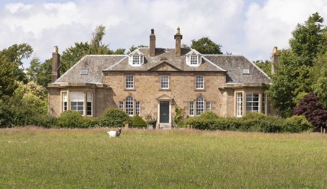 Cairnbank House & Garden Apartment - sleeps 14 guests in 7 bedrooms