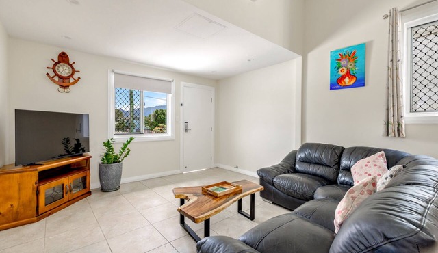 Cairns Central Walking Distance Upstairs