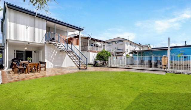 Cairns central walking Distance "Town House"