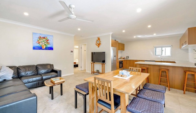 Cairns Central Walking Distance "Downstairs"