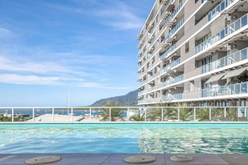 Cairns Coastal Charmer - Your Waterfront Sanctuary