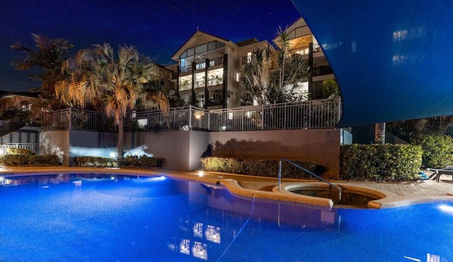 Cairns Esplanade 2BR Waterfront Apartment Sleeps 6