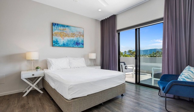 Cairns North 4-Bed with Outdoor Dining & Pool