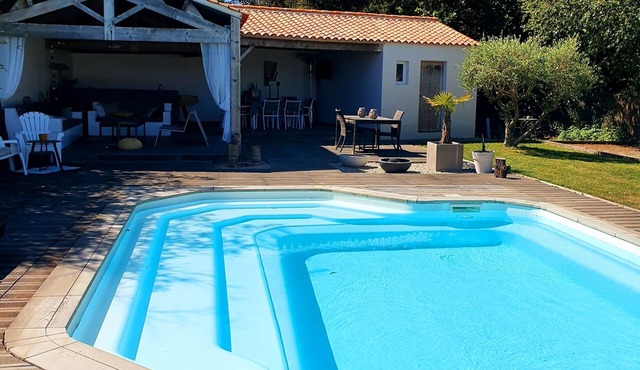 CAJA VILLA, CHARMING VILLA with private pool near the sea