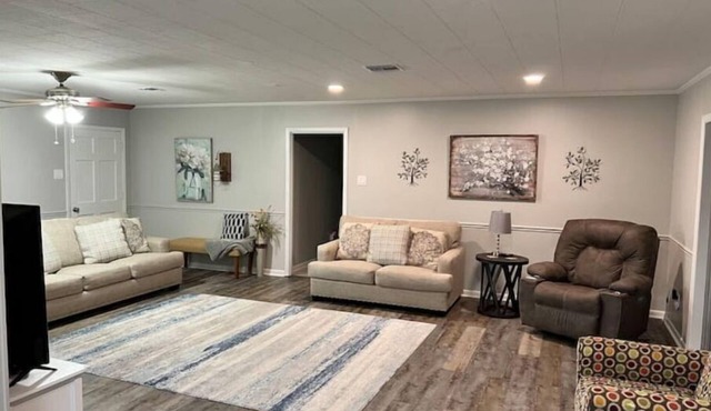 Cajun Properties- 3 bedroom 2.5 bath, bonus room