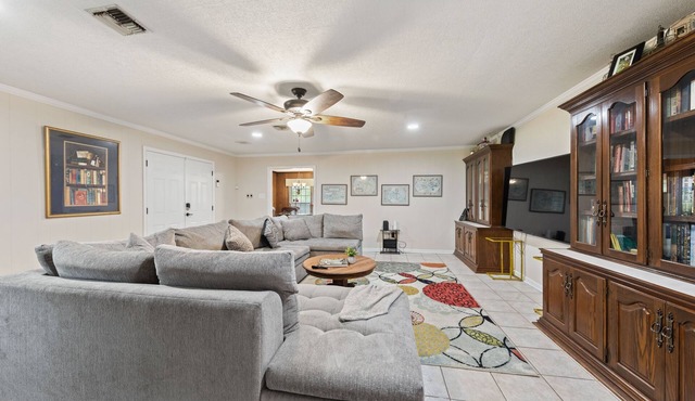 Cajun Stays: Charming 3BR Ranch House Near Lafayette - Family & Work Friendly