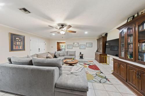 Cajun Stays Cozy 3BR Ranch Near Lafayette with WiFi and Parking