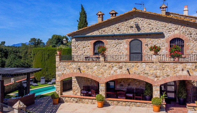 CAL BISBE - Rural House with pool - calm and country tranquility.