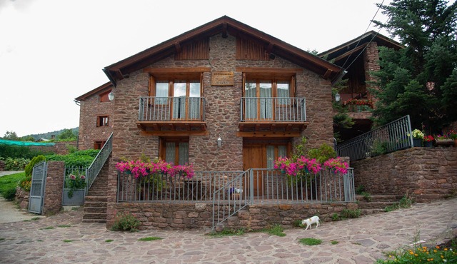 Cal Bosch Rural Apartment cozy and with magnificent mountain views.