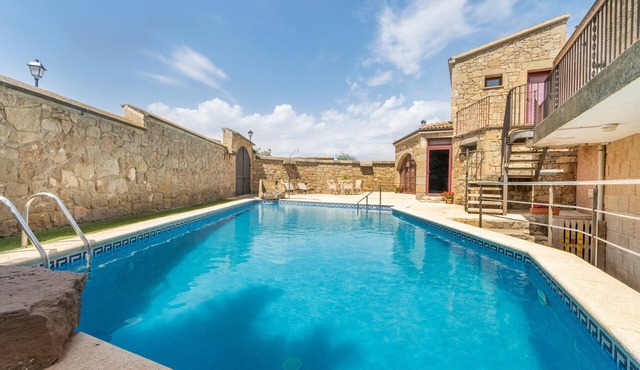 Cal Maso with Whirlpool, adapted accommodation in a rural and quiet environment
