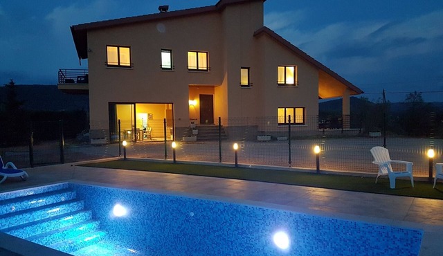 CAL MIRÓ NOU -Holliday villa with pool and barbacue 1 hour awa from Barcelona-