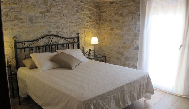 Cal Nenot, self-catering cottage with private pool and views of the Montsec