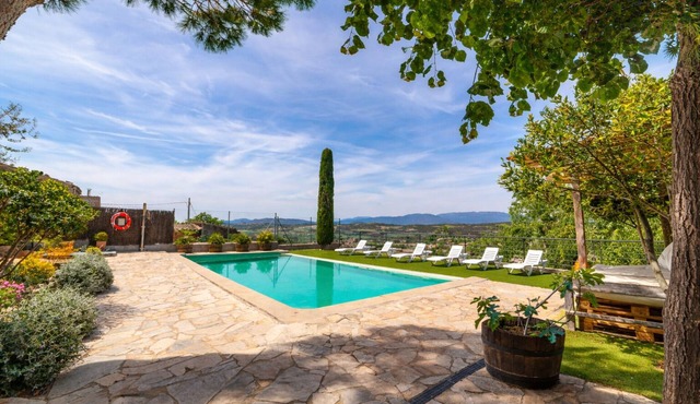Cal París: cottage with pool and jacuzzi