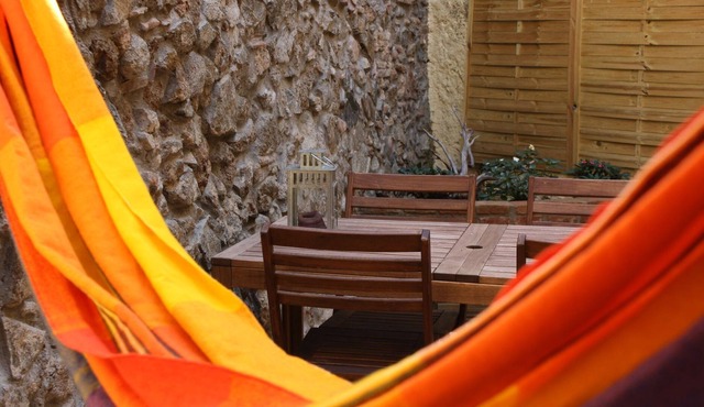 Cal Pedret: Comfortable rural apartment with patio. Between sea and mountains.