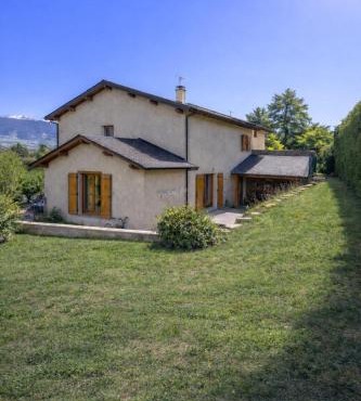 CAL QuEROL UR casa amb jardí i bbq i billar