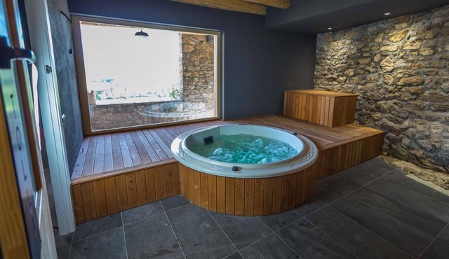 Cal Rossa Taus, Exclusive Rural House Groups of 10 to 23 people, SPA.
