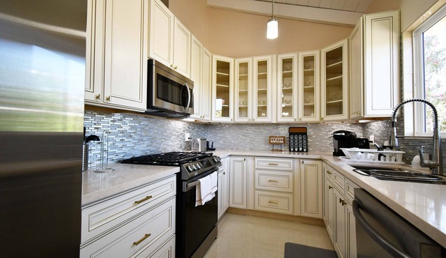 Calabasas Modern design Stunning inside & out with a mountain view Relax & Quiet