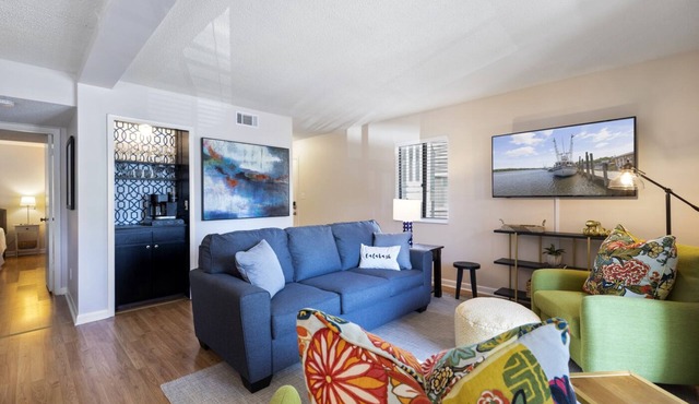 Calabash Style Condo w/King Bed & Pool