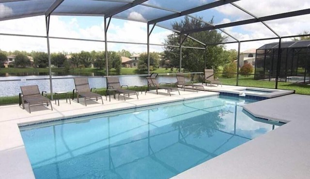 Calabria Lakeside Villa w Private Pool, Spa, Game Room - Minutes to Disney