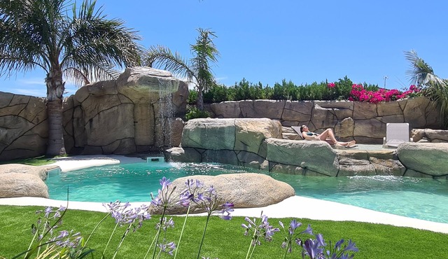CALAFAT PALMS (VILLA WITH GARDEN AND PRIVATE POOL - ELECTRIC CAR CHARGER)