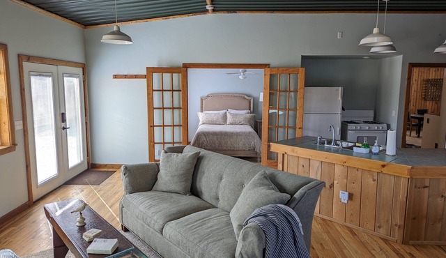 Calamity Jane's Hideaway 1-Bedroom, 1-Bath, Huge Deck, Close to Main Street