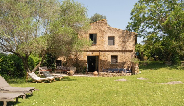 CALASOLITA, SMALL FARMHOUSE IN ULLASTRET