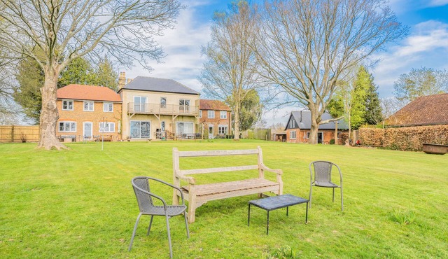 Caldbec House - Five Bedroom House, Sleeps 10