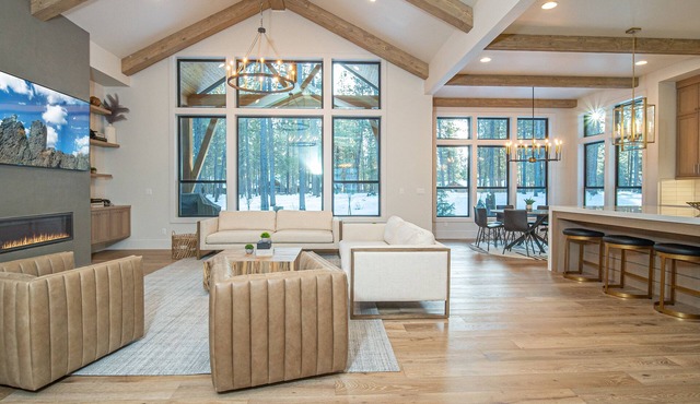 Caldera Retreat with Hot Tub, A/C & Game Room