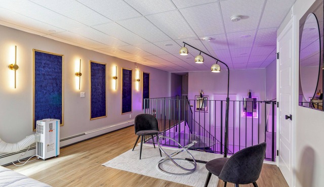 Calgary Finest Open Concept Loft near Downtown