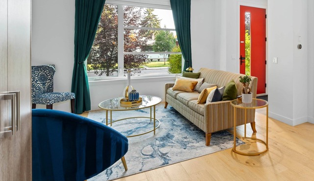 Calgary Grand Retreat| Sleeps 16|8BR, 8BA