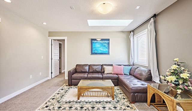 Calgary Mega-Home: 7BR, 2 Kitchens, 5 Baths! Groups, Family & Banff Getaway