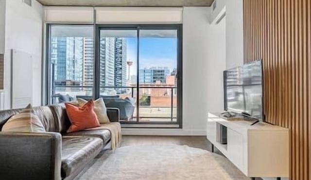 Calgary Tower View | Central DT | Gym | Pool