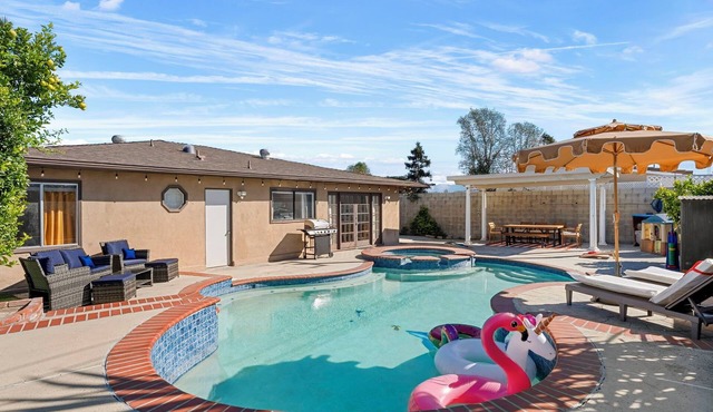 Cali Coastal Home: 5BDRM, 9 Beds, Pool, Hot Tub, Game Rm