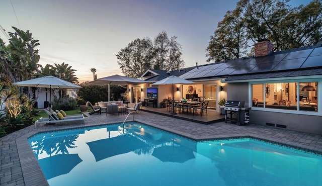 Cali Outdoor Living 4 Bedroom 3 Bath Pool Home, 12 Mins to Disney, Pet-Friendly