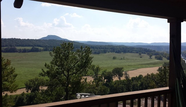 Calico Rock Cabin-406 Calico St 302 Chessmond Ferry Rd viewing the White River