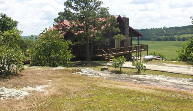 Calico Rock Cabin-500 Calico St 390 Chessmond Ferry Rd viewing the White River