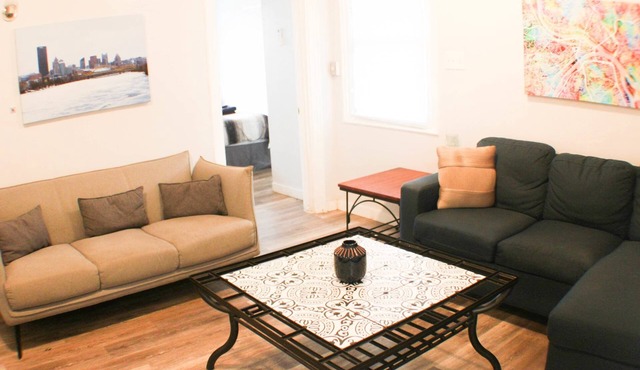 California Ave Quarters-2 Bedroom w/Easy Parking!