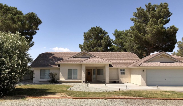 California City Tastefully Modern 4 Bd Vacation home