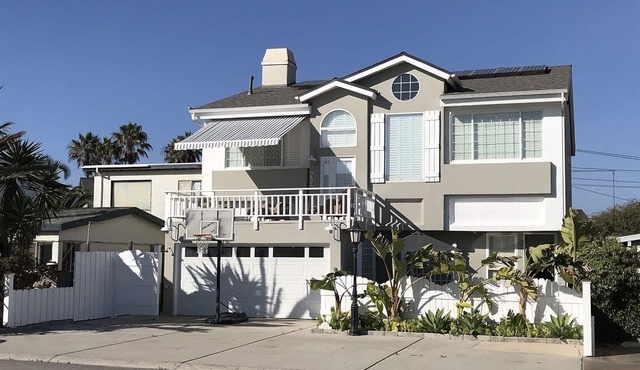 California Comfort Family Beach Home - 4 bedrooms/3 Full baths/Sleeps 8