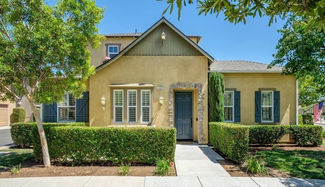 California Dream Cottage with 3 Bedrooms in Harlan Ranch