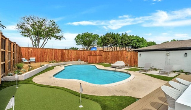California Dreamin: Pool, Minigolf, and Grill
