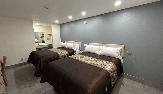 California Inn & Suites Adelanto US 395