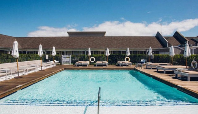 California King Poolside, Daily Breakfast, Minibar