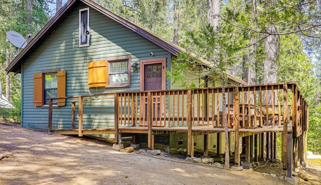 California Mountain Cabin w/Lake Access & Deck!