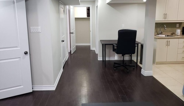 California Room 2 Clean Basement Apartment With Side Entrace
