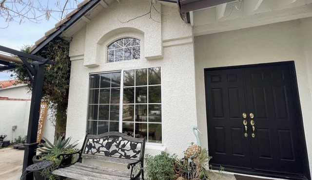 California Style and comfort! 4 bedroom House in South Corona!