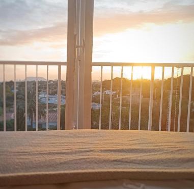 California Suite - All-day Sunny 2-Bedroom Apartment