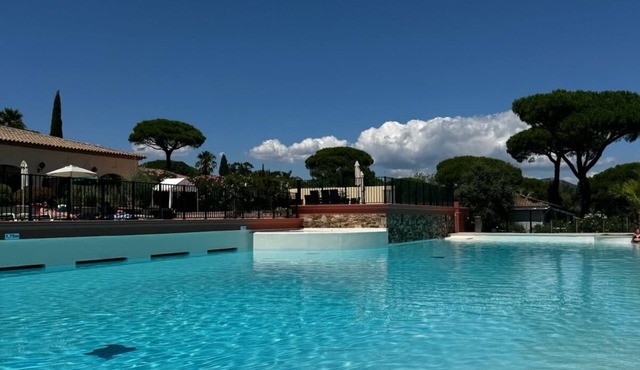 Californian chalet near St Tropez