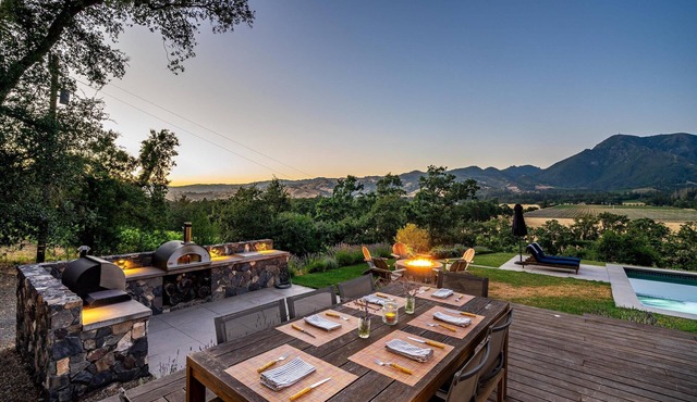 Calistoga Vista-Pool, Hot Tub and Tastings Included